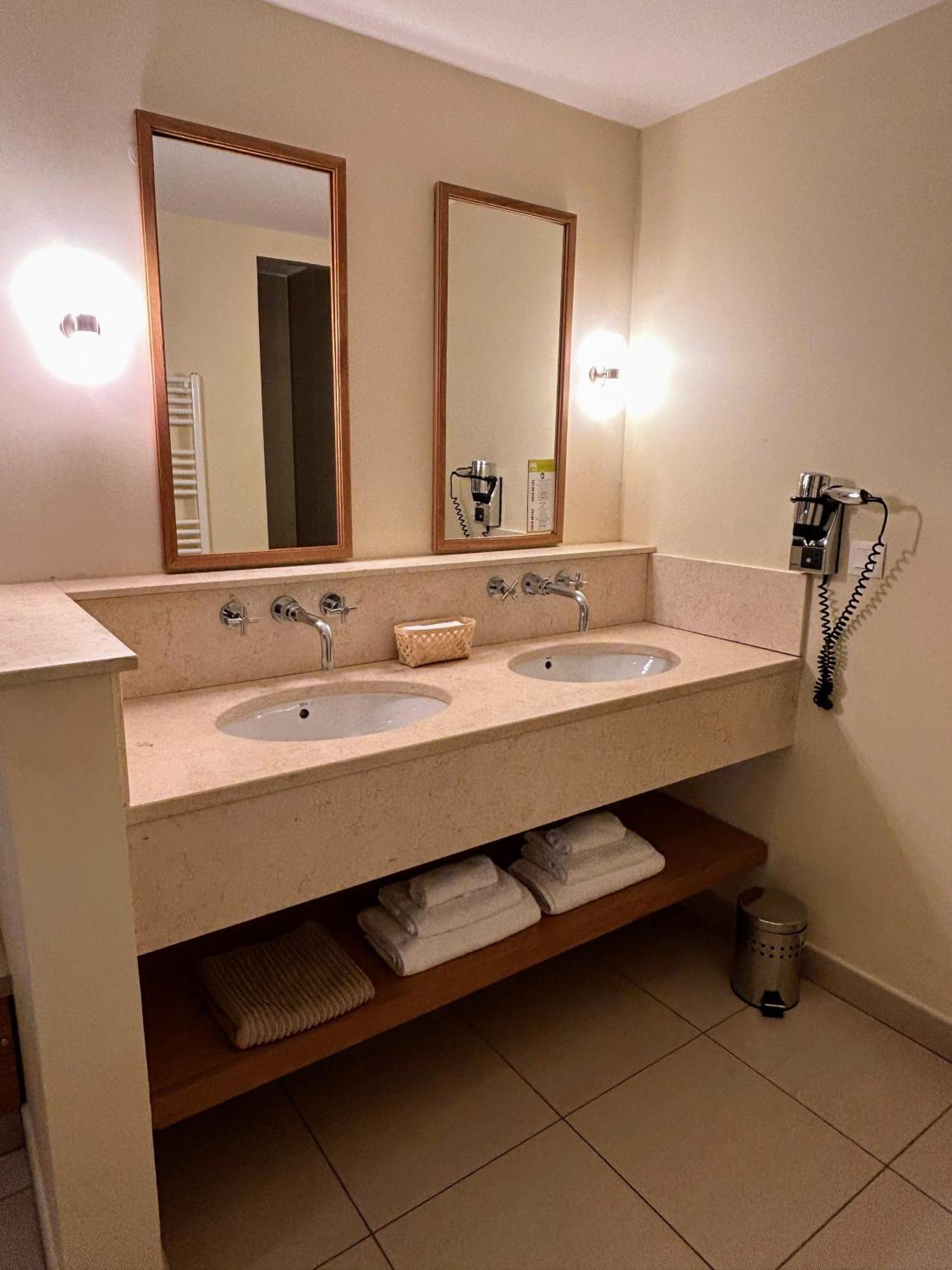 Suite Superieure Domaine Du Golf St Endreol, 1 A 2 Personnes 라모테 외부 사진