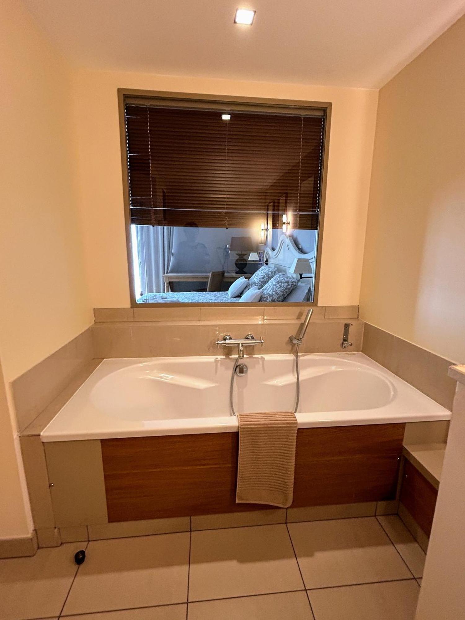 Suite Superieure Domaine Du Golf St Endreol, 1 A 2 Personnes 라모테 외부 사진