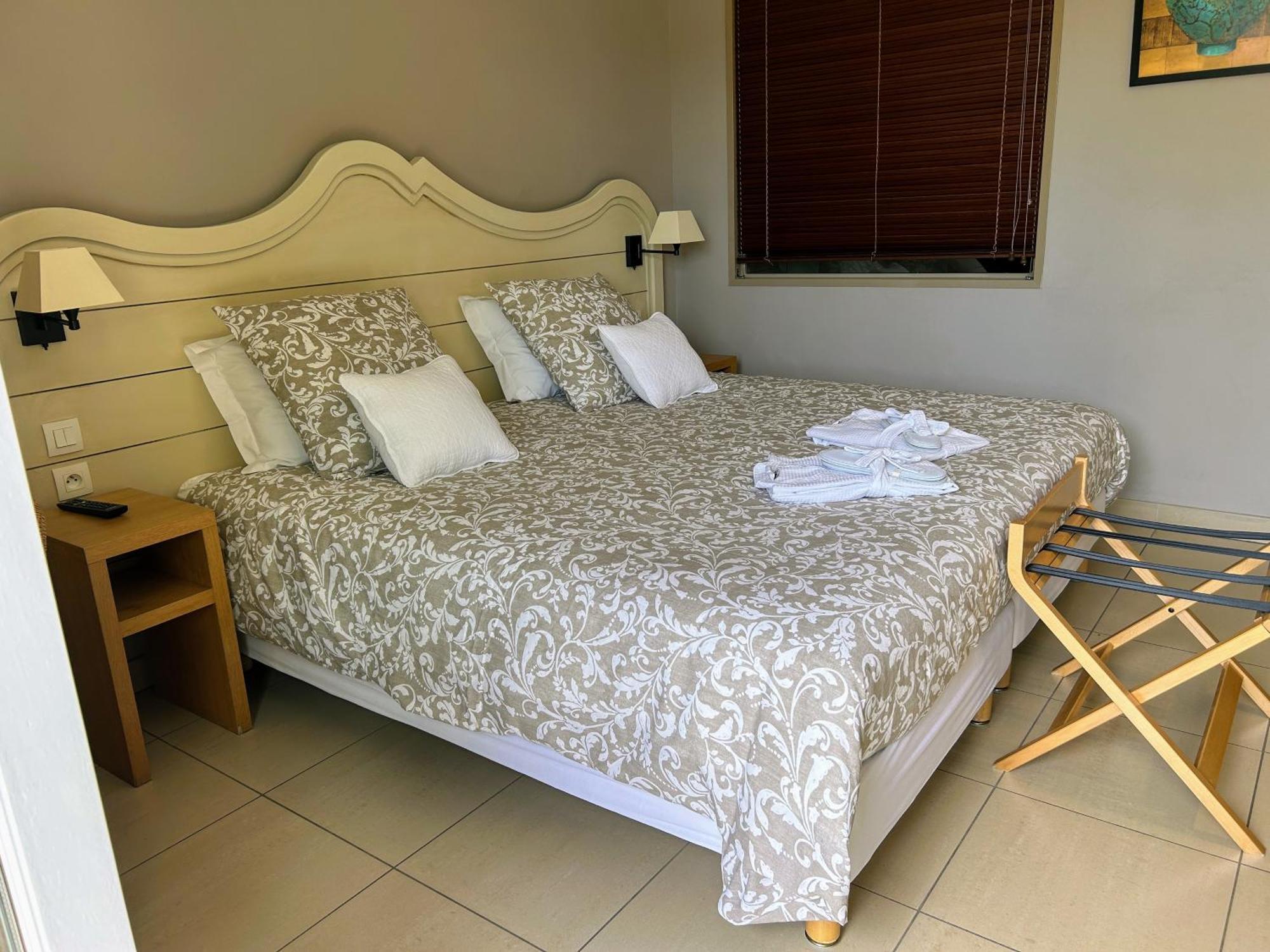 Suite Superieure Domaine Du Golf St Endreol, 1 A 2 Personnes 라모테 외부 사진