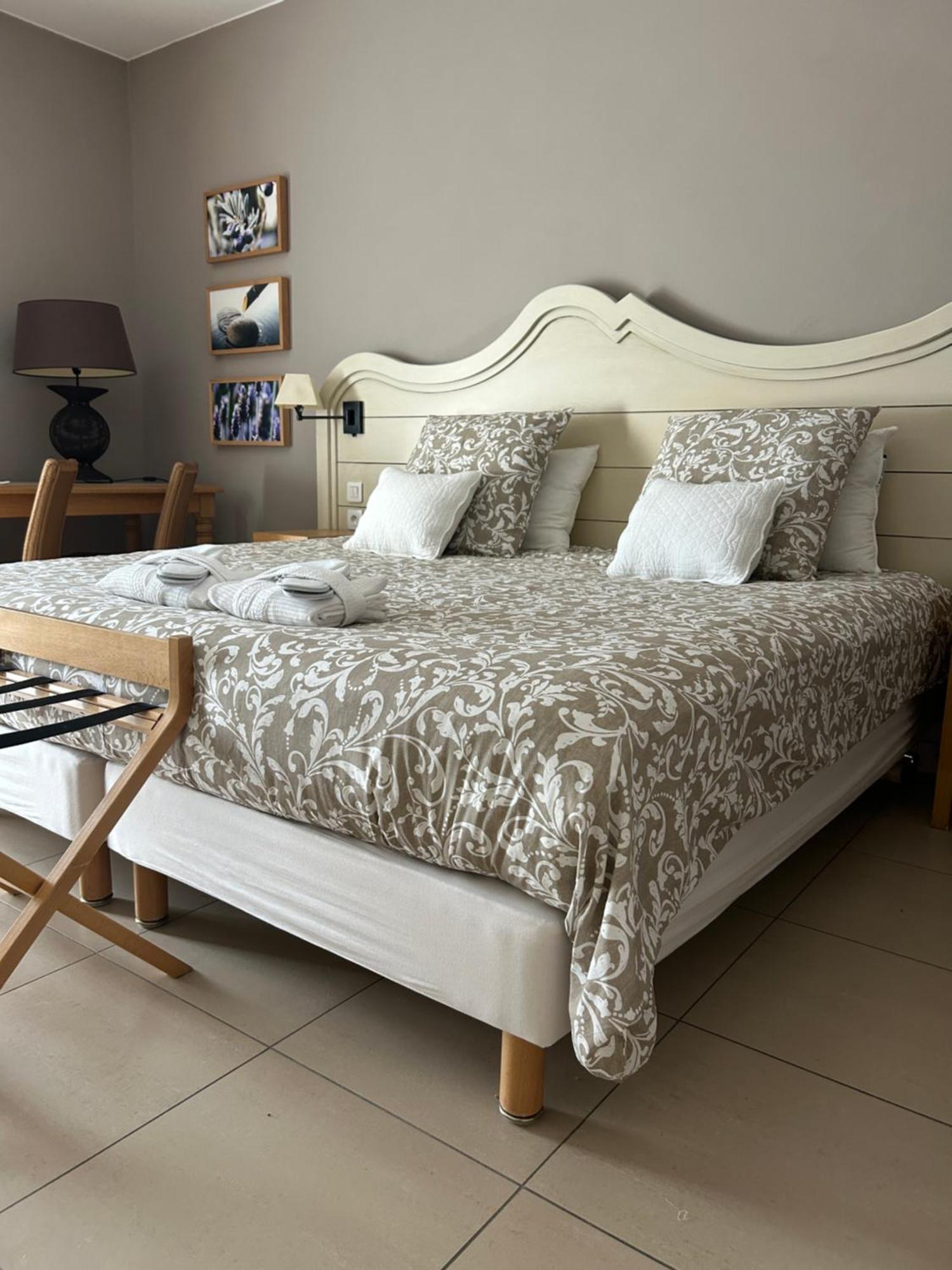 Suite Superieure Domaine Du Golf St Endreol, 1 A 2 Personnes 라모테 외부 사진